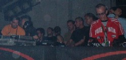 CHRIS LIEBING, GABRY FASANO E ZICKY IN CONSOLE